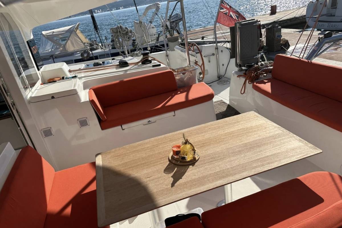 CATAMARANO EXCESS 12